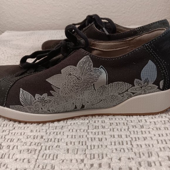 Dansko women's 'Olisa' canvas & silver foil floral accent lace-up sneakers sz 40 - Picture 10 of 14
